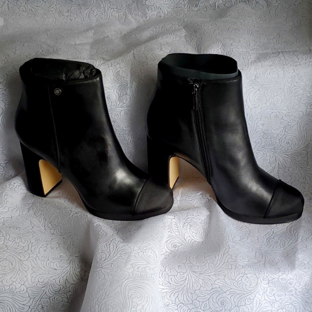 KARL LAGERFELD Black Nappa Leather Lainey Cap Toe Boots NWT - Picture 2 of 4